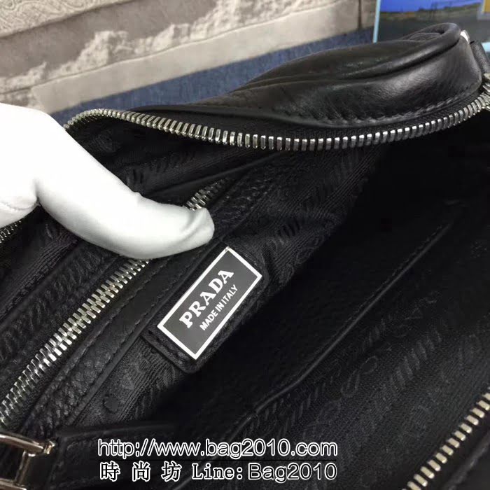 普拉達PRADA原單 P家新款專櫃品質 2VE471 原廠自然摔紋牛皮男士單肩斜挎包 PHY1399